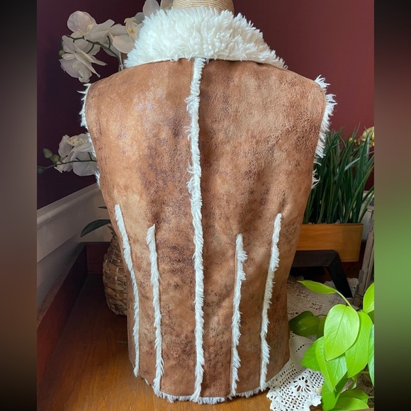 Tsunami Vest - Picture 2 of 4